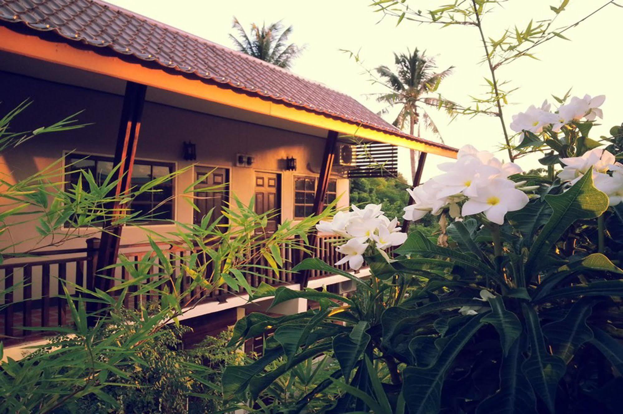 The Outside Inn Ubon Ratchathani Exterior foto