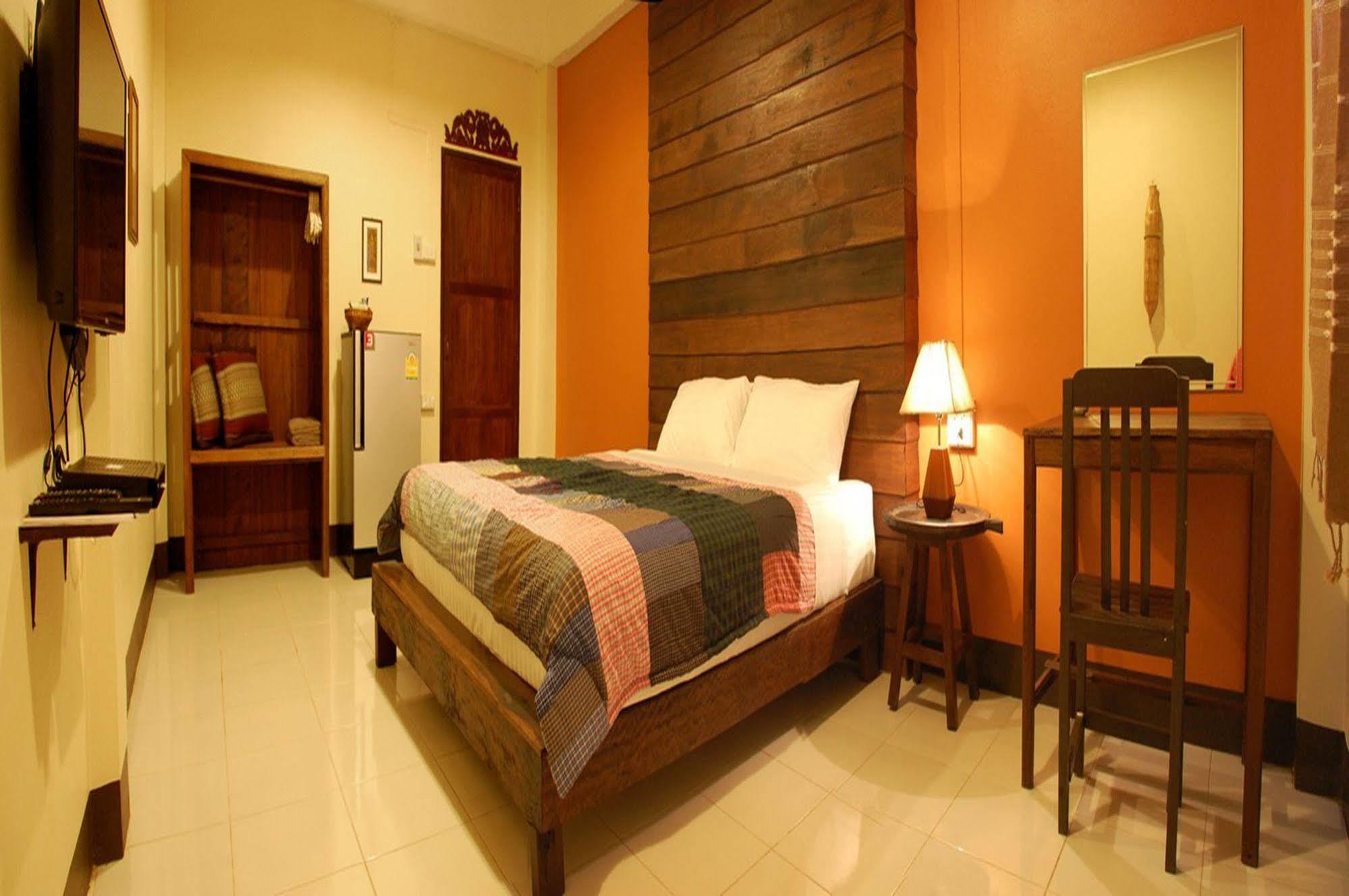 The Outside Inn Ubon Ratchathani Exterior foto
