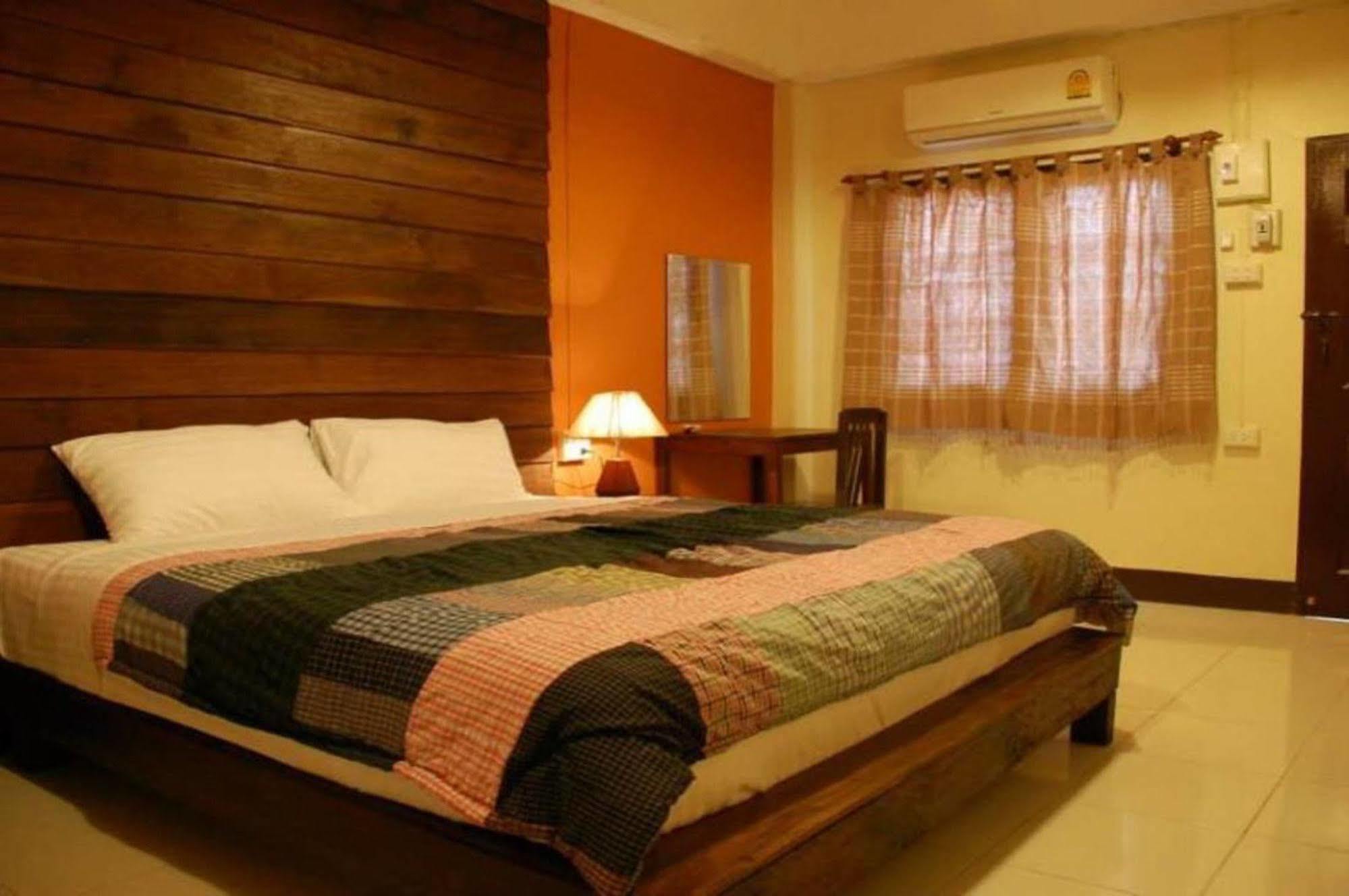 The Outside Inn Ubon Ratchathani Exterior foto